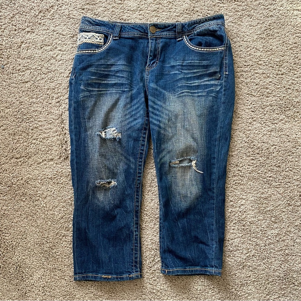 No Boundaries Size 15 Denim Capris